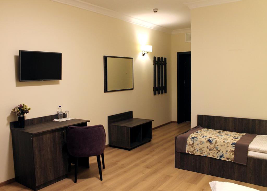 Non-Stop Economy Hotel Boryspilʼ Exterior foto