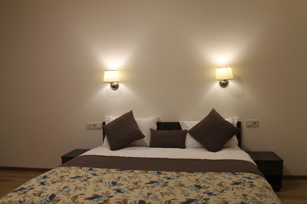 Non-Stop Economy Hotel Boryspilʼ Exterior foto